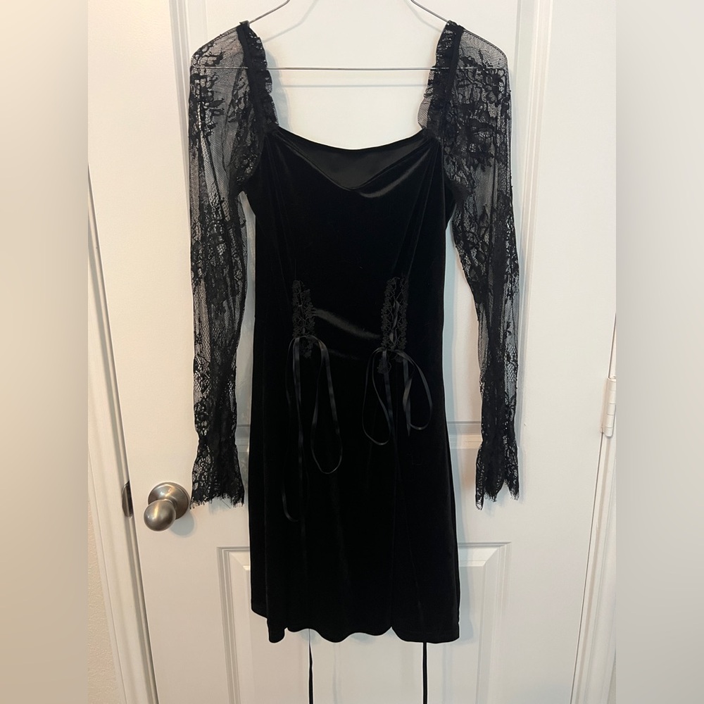 Elegant Black Velvet Dress with Lace Sleeves